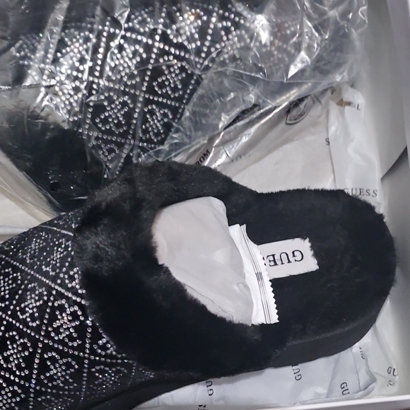 Guess Black and White Patterned Mules. LIKE NEW - Picture 4 of 11